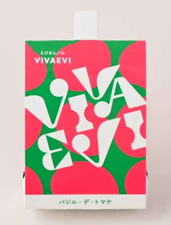 VivaEvi(ヴィヴァエビ)のパッケージ画像。バジル・デ・トマテは、赤ワインとの相性が良いえびが主原料のおせんべい。